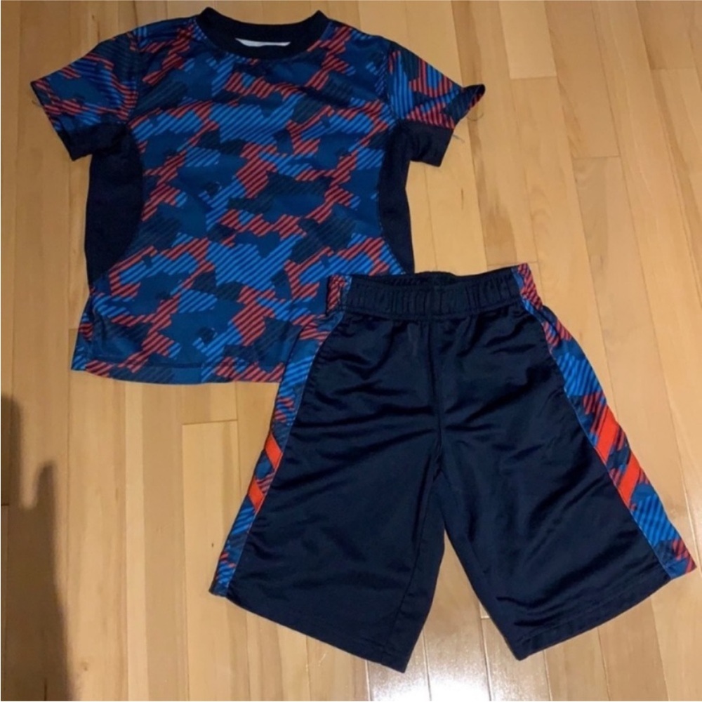 EUC Boys Gymboree Active Patterned Short sleeve tee & short set - size M (7/8)